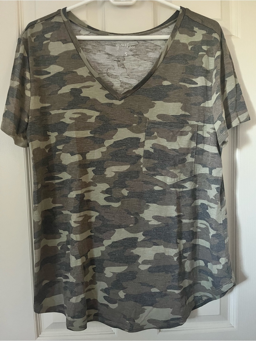 grace & lace women's v-neck camo pocket tee - green camo